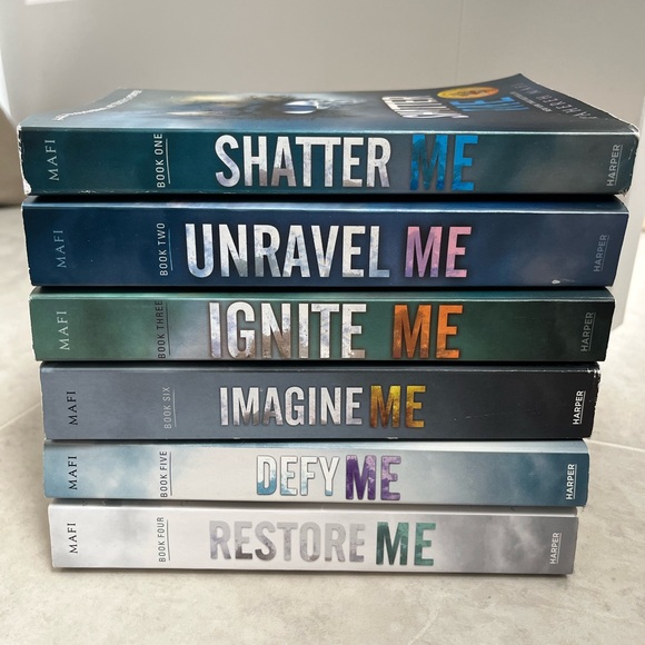 Other - 'Shatter Me' Book Series Set